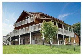 Heartwood Lavish Cottage in the Smoky Mountains Pigeon Forge